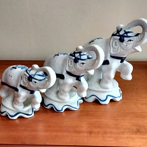 Table decor with three handmade elephants like new