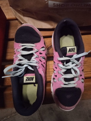 Nike athletic shoes for girls size 38.5 used, pink