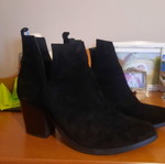 Stefania suede black ankle boots like new, size 39