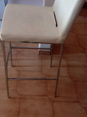 Bar stools used, set of 2, with backrest and off-white leatherette