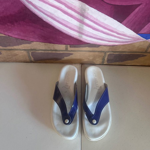 Naturelle Anatomical Flip Flop Sandals Size 41 Like New White Mauve