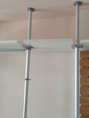 Hanging shelving system like new, 3m height with 4m extension length