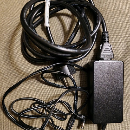 Delta power adapter EADP-18CB A 18W 48Vdc like new