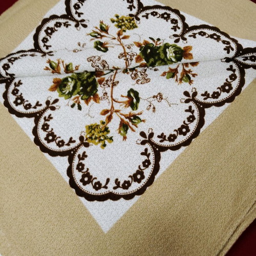 Square tablecloth 1.60x1.60 like new, 80s-90s decade