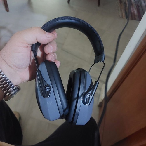 Howard Leight Protective Earmuffs like new with Chinese writing