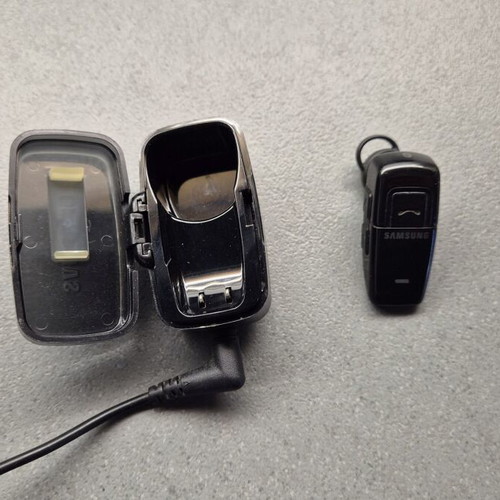 Samsung Bluetooth headset with charger and charging dock AATH200HBE used