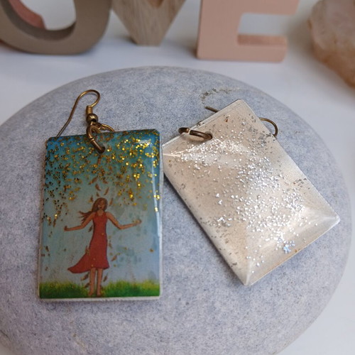 Handmade earrings with resin and aluminum base