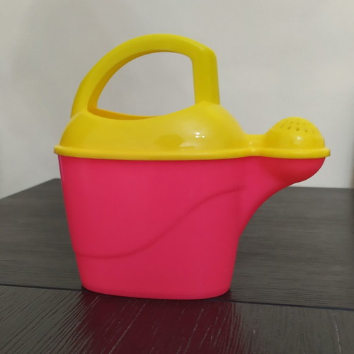 Children's watering can toy like new, height 18 cm, width 18 cm