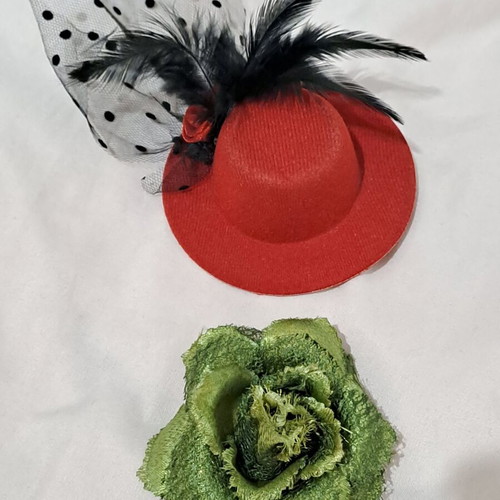Hair clips set used, hat and rose design, red and green