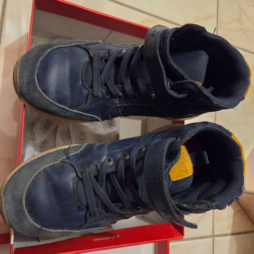 Kickers boots for boys size 34 like new, dark blue