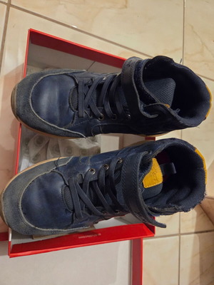 Kickers boots for boys size 34 like new, dark blue