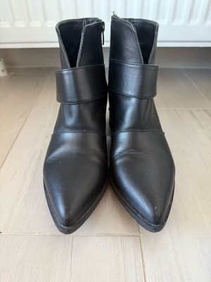 Glamazons leather ankle boots used, size 39, black