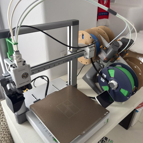 3D printer new with 5 PLA filaments and cold plate