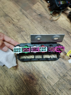 Fuse box for Audi 100, A6, S6, A8/S8, used, 4A0937545E