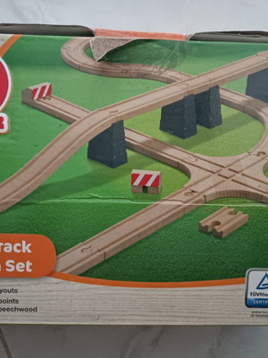 Wooden railway track extension set