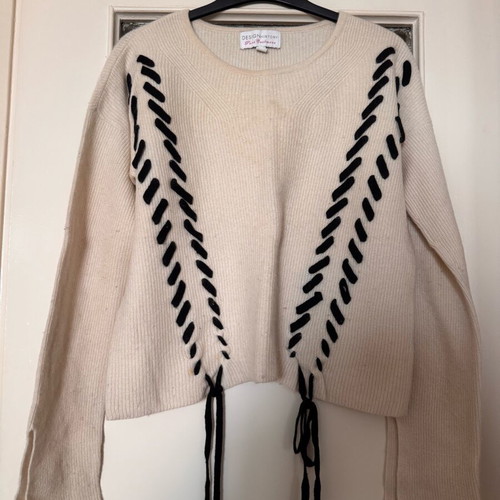 Cashmere sweater 100% used, size Large, black and white