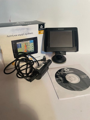 Navman F35 GPS car navigator like new with mount and charger