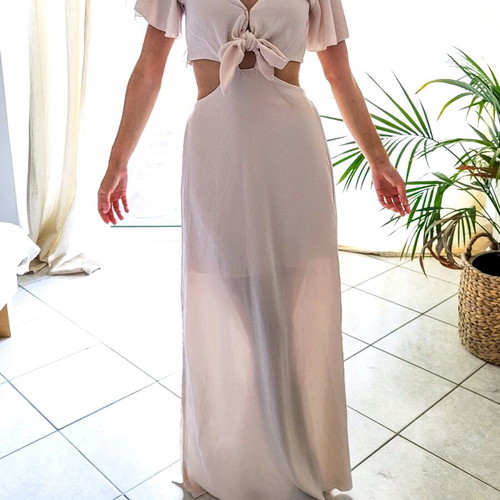 Maxi white Shein dress like new with open - 1,00 - Vendora.cy Maxi white Shein dress like new with open - 1,00 - Vendora.cy