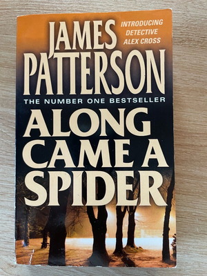 Роман Along Came a Spider от James Patterson като нов