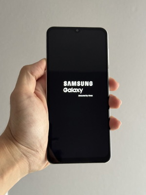 Samsung Galaxy A13 (SM-A135F/DSN) Dual SIM smartphone like new, 64GB, white