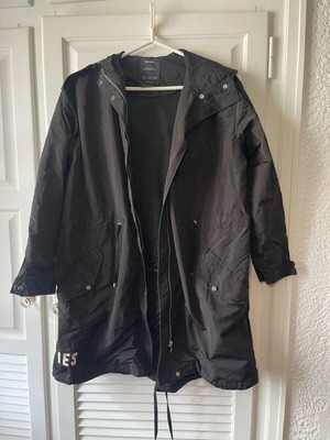 Μπουφάν Bershka καινούργιο unisex μαύρο μέγεθος M