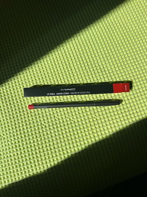 Mac Ruby Woo lip pencil new
