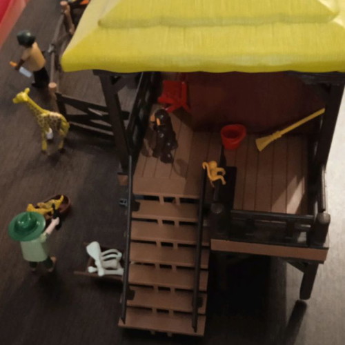 Playmobil wild animal shelter used