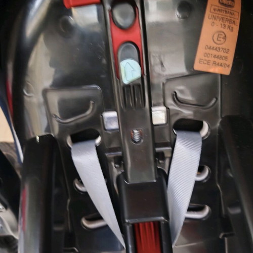 Chicco baby car seat like new, for 0 to 13 kg