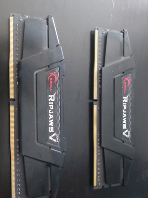 G SKILL Ripjaws V DDR4 3200 RAM 2x8GB σαν καινούργιο