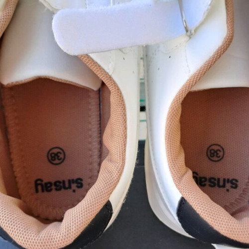 Athletic shoes like new, white with brown details, size 38