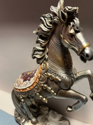 Decorative Fengshui Horse new polyresin silver metallic color