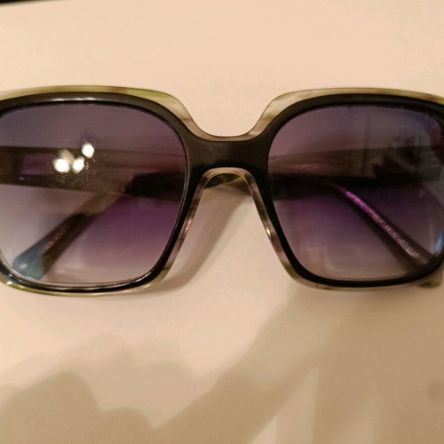 Ana Hickmann sunglasses used with gradient grey lens and green acetate frame