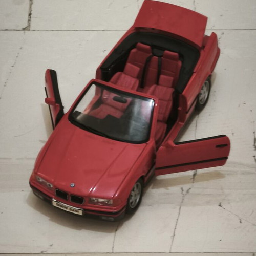 BMW E36 325i Cabrio 1:18 die-cast model