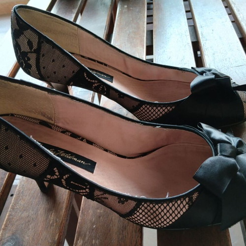 Beverly Feldman pumps with satin and lace, black and soft pink