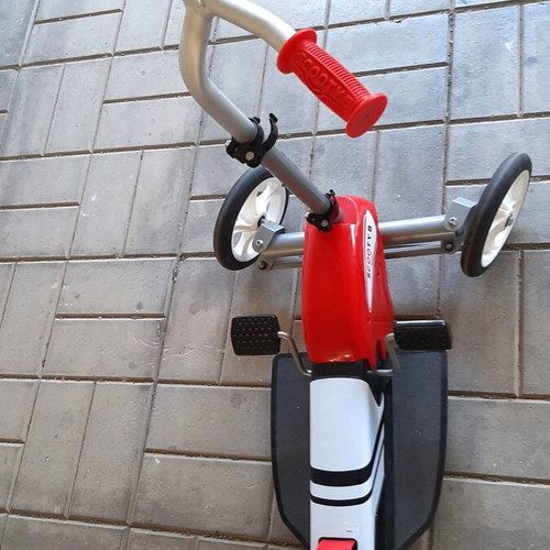 ScootyB Kids Scooter 3 Wheels with Pedals like new