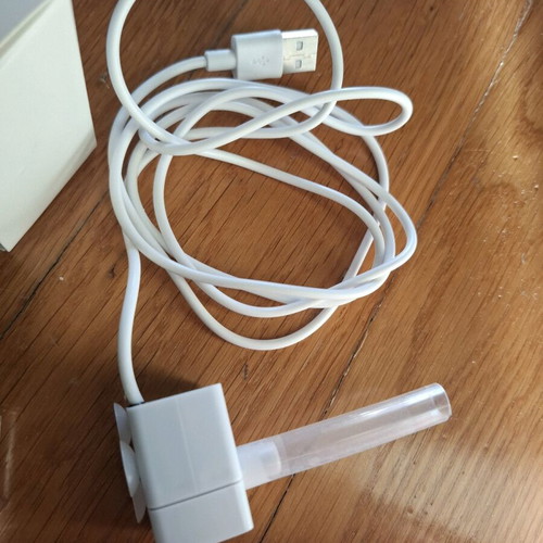 Pet water fountain like new with USB cable and filter