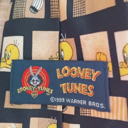 Looney Tunes Tie like new, yellow