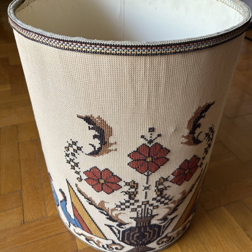 Lampshade with decorative pattern
