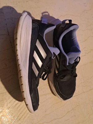 Adidas αθλητικά παπούτσια μεταχειρισμένα, νούμερο 35, μαύρα