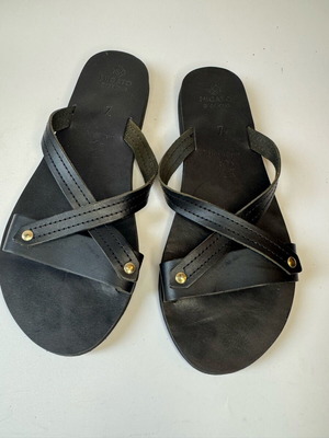 Migato flat leather black sandals like new, size 37