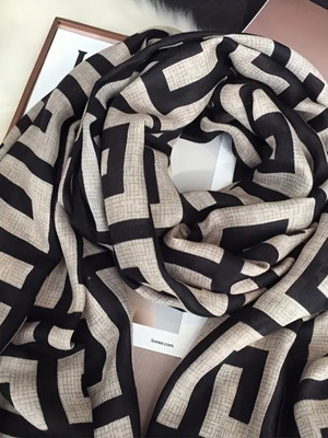 Scarf new with geometric patterns, lightweight
