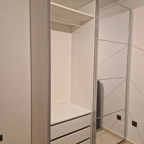 Wardrobe with sliding doors like new, 2 doors and 3 drawers