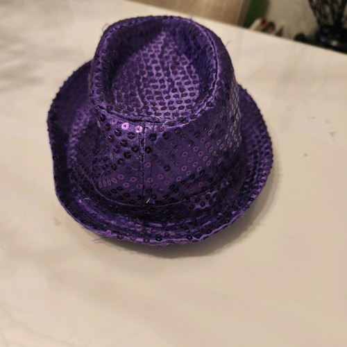 Carnival hat like new