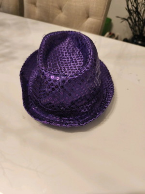 Carnival hat like new