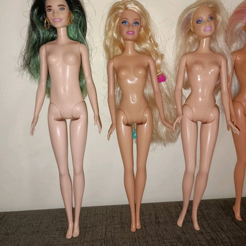 Barbie dolls used, bundle with defects