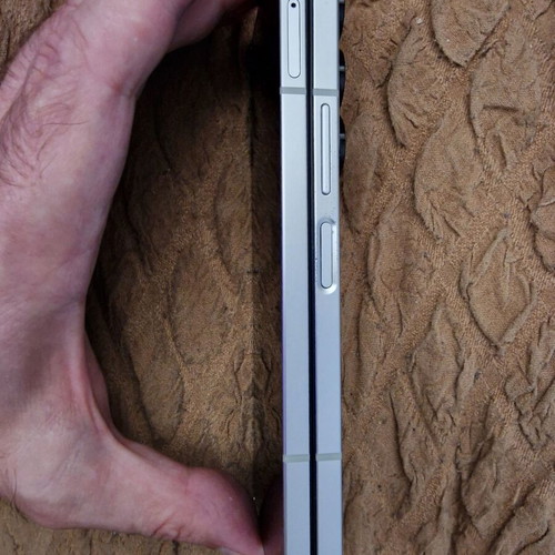 Samsung Galaxy Z Fold 6 12GB 1TB white used with cases