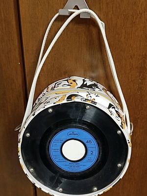 Single bag used with small wallet