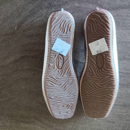 Clarks ballerinas size 39 like new, gold color