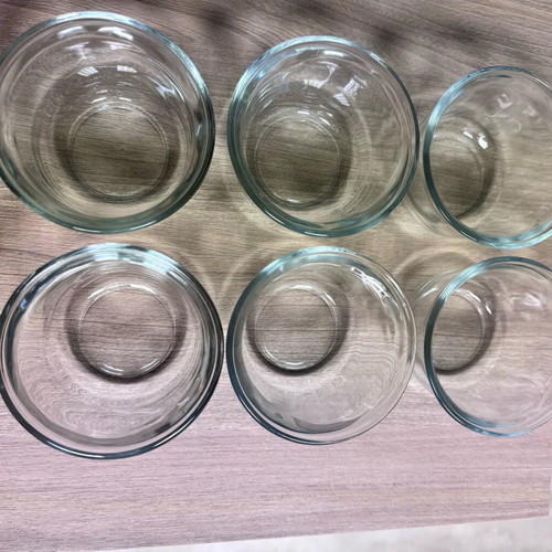 Set of 6 glass serving bowls like new