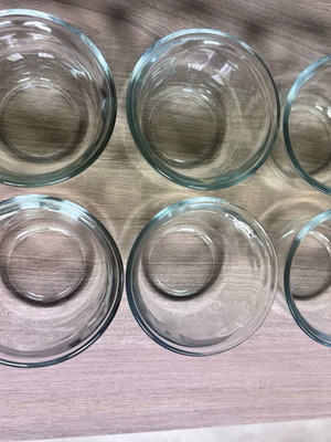 Set of 6 glass serving bowls like new
